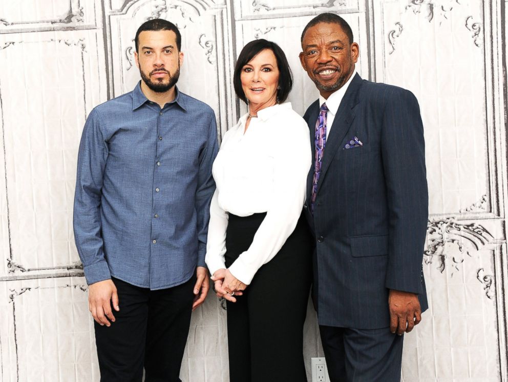 Marcia Clark, Carl Douglas Reflect on the OJ Simpson Documentary, Trial ...