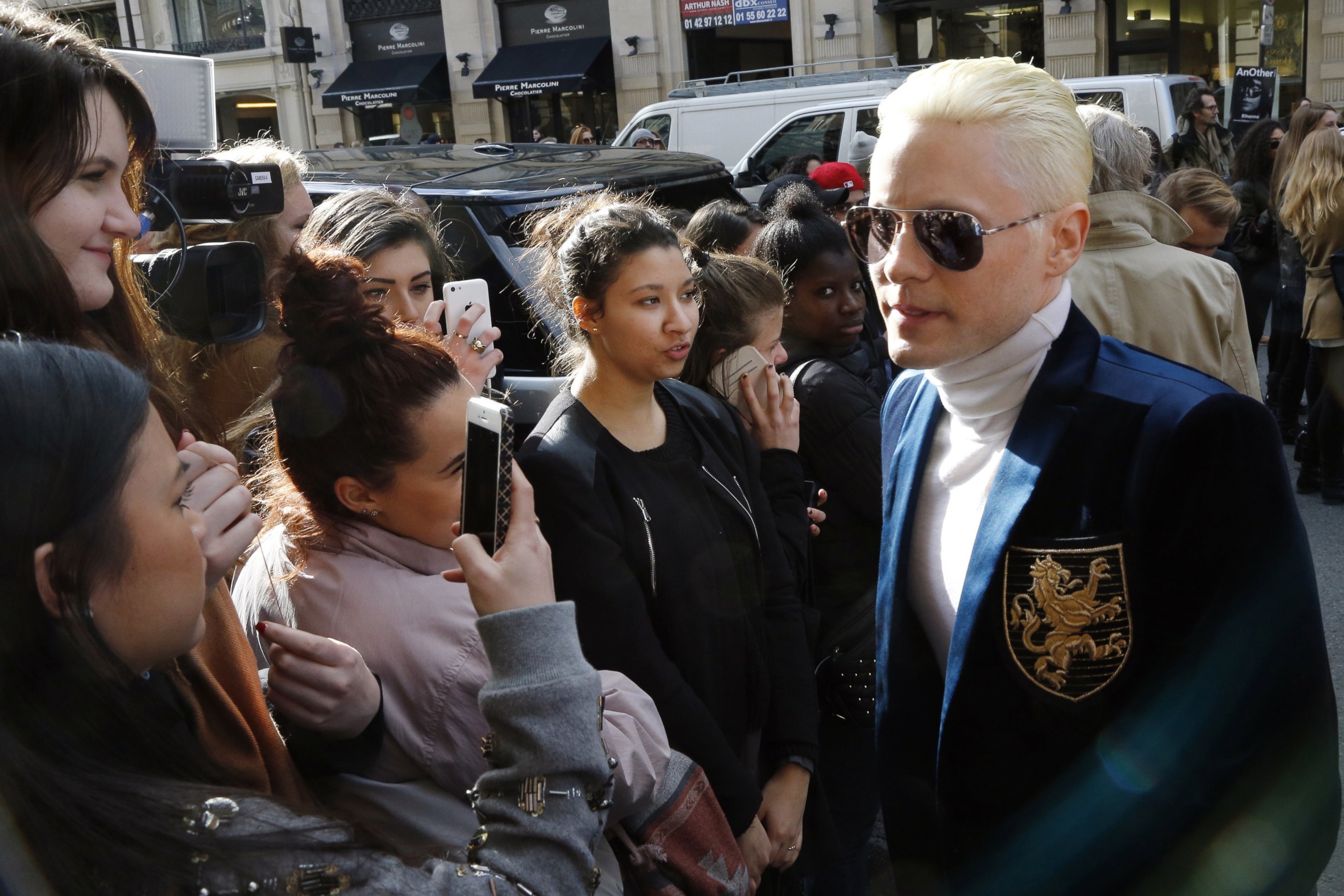 PHOTO: Jared Leto arrives to a show at Paris Fashion Week on March 5, 2015 in Paris.