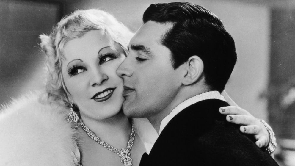 PHOTO: Mae West is kissed by Cary Grant in a scene from the 1933 film "I'm No Angel."