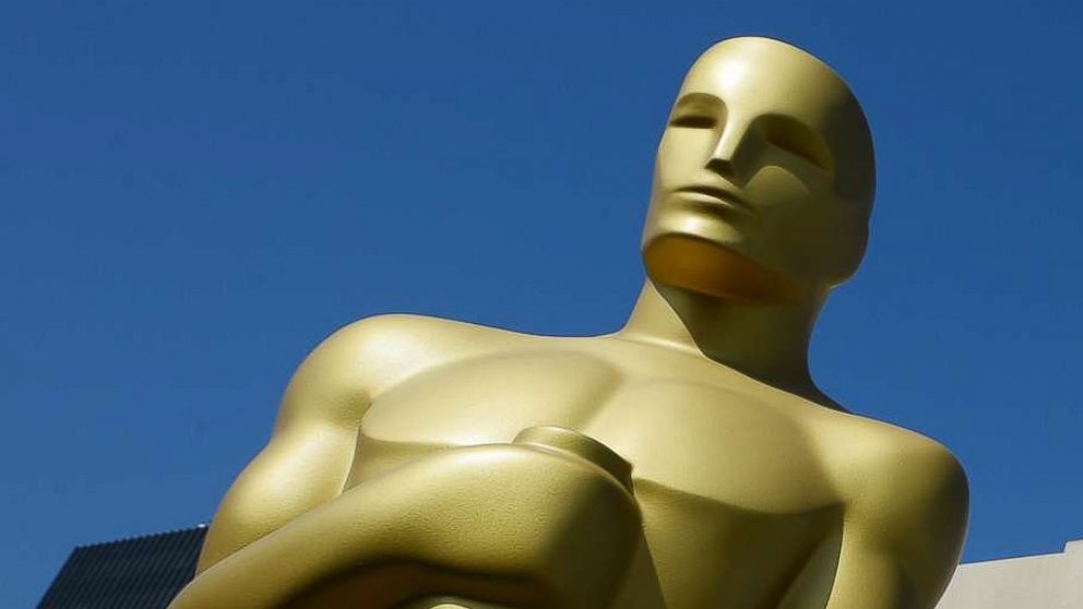 PHOTO: Oscar statues are seen near the red carpet as preparations are underway for the 87th annual Academy Awards, Feb. 18, 2015 in Hollywood, Calif.