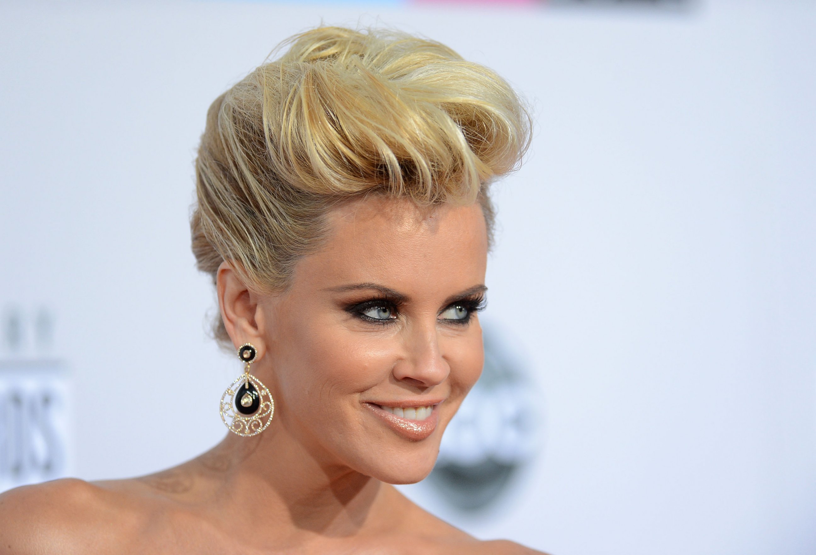 PHOTO: Jenny McCarthy attends the 40th American Music Awards held at Nokia Theatre L.A. Live on Nov. 18, 2012 in Los Angeles.