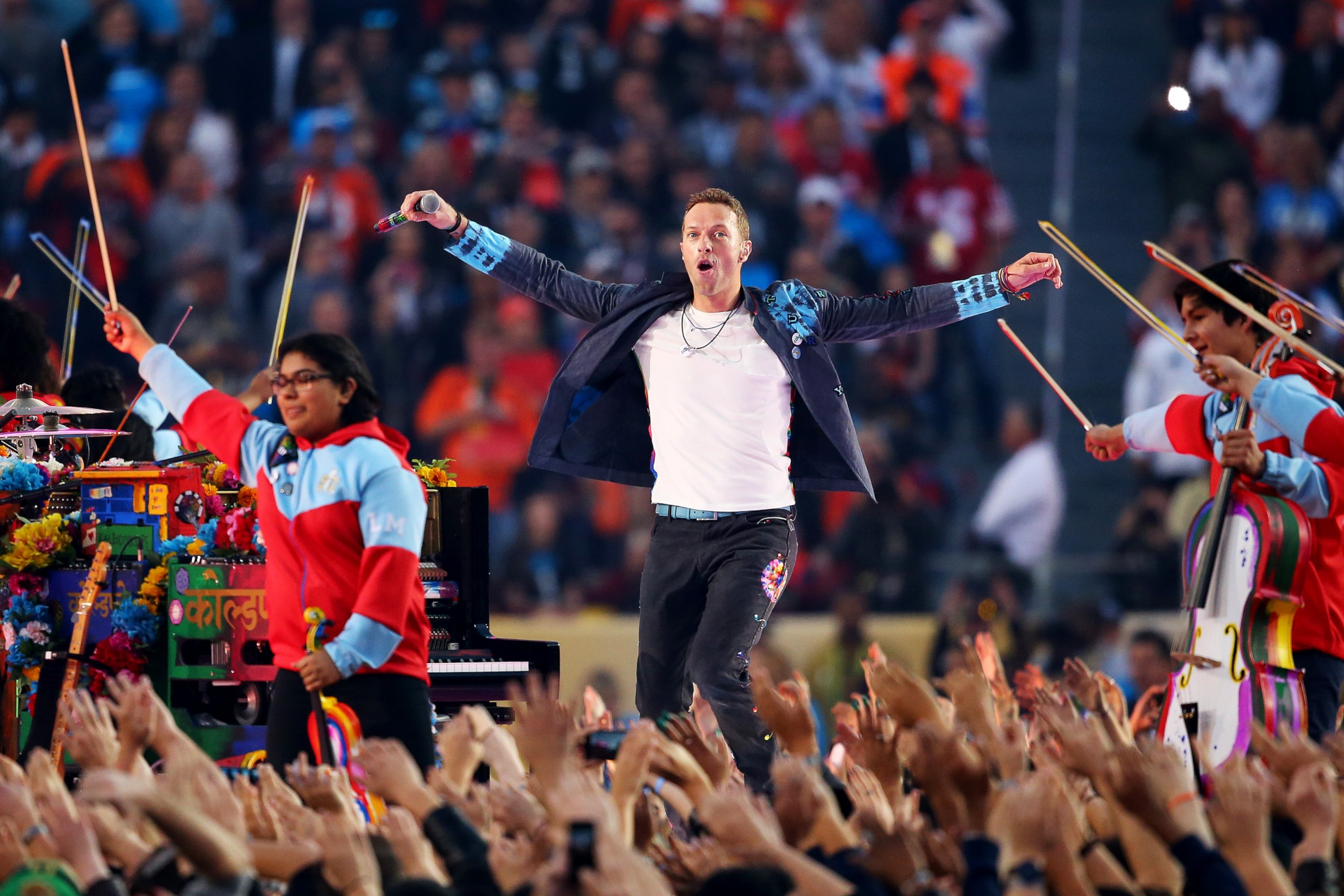 PHOTO: Chris Martin of Coldplay performs during the Pepsi Super Bowl 50 Halftime Show at Levi's Stadium on Feb. 7, 2016 in Santa Clara, Calif.