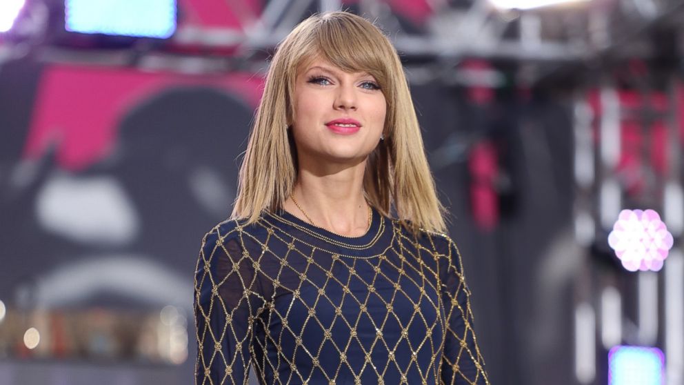 PHOTO: Taylor Swift performs live in Times Square on "Good Morning America," Oct. 30, 2014.