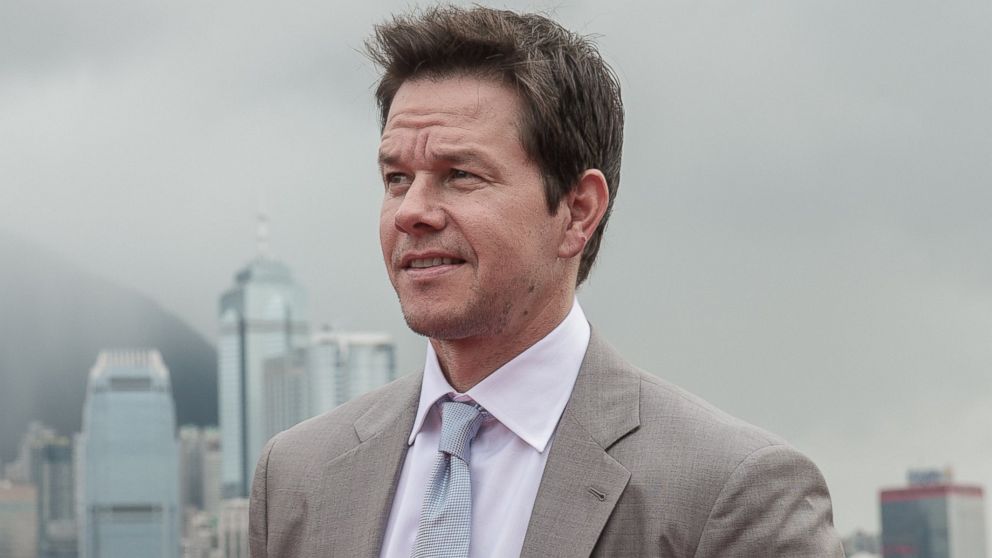 Mark Wahlberg poses on the red carpet of the world premiere of Hollywood movie Transformers 4 in Hong Kong on June 19, 2014. 