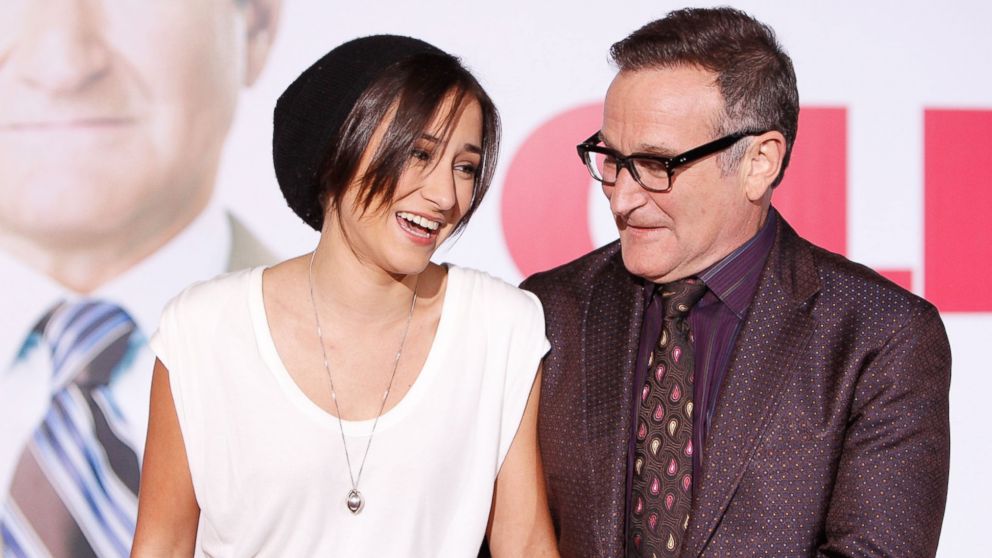 Zelda Williams and her father Robin Williams arrive to a movie premiere at the El Capitan Theatre on Nov. 9, 2009 in Hollywood, California.