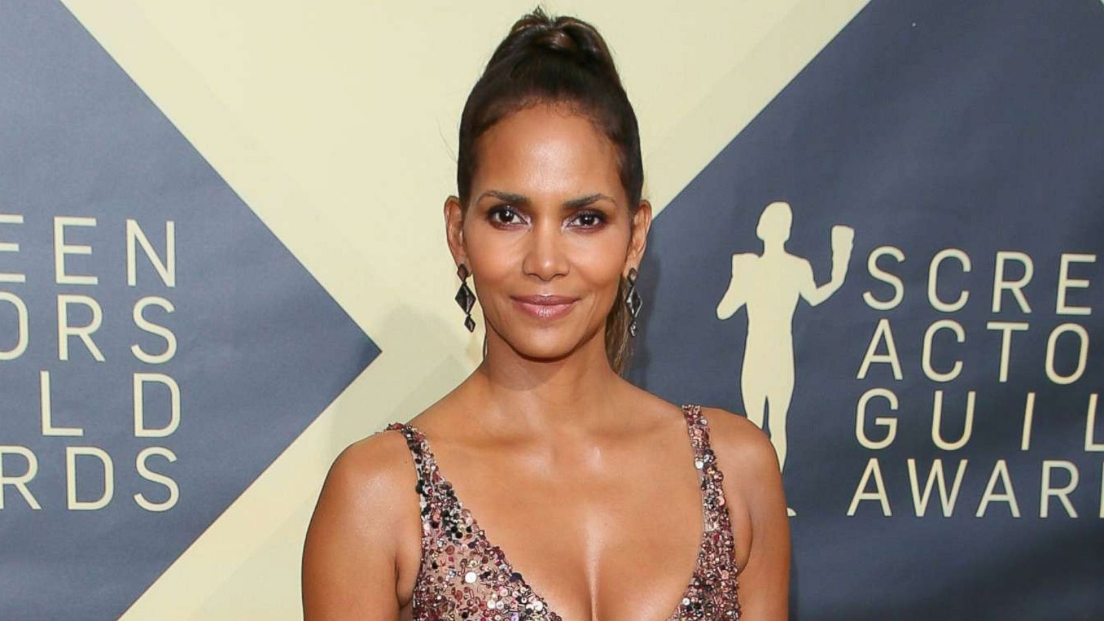 PHOTO: Halle Berry arrives for the 24th Annual Screen Actors Guild Awards at the Shrine Exposition Center, Jan. 21, 2018, in Los Angeles.