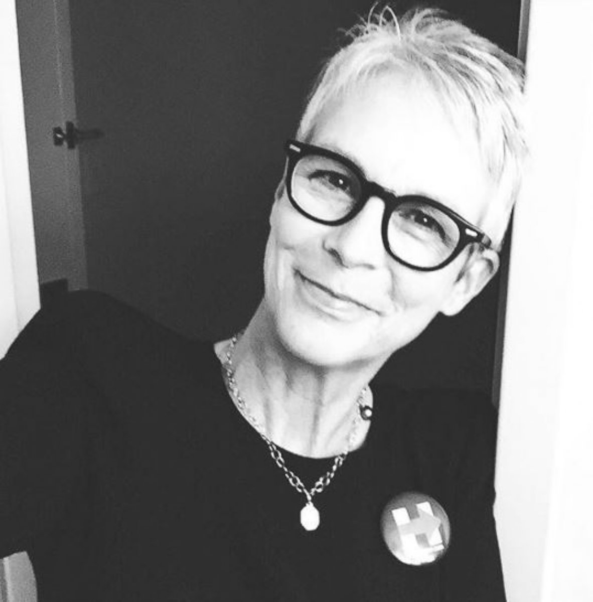 Jamie Lee Curtis Shares an Election Selfie Picture | Celebrities on ...