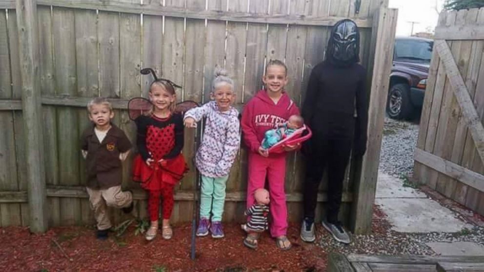 PHOTO: Lainie Griffin, 7, of Indiana, poses with her four siblings before trick-or-treating on Halloween.
