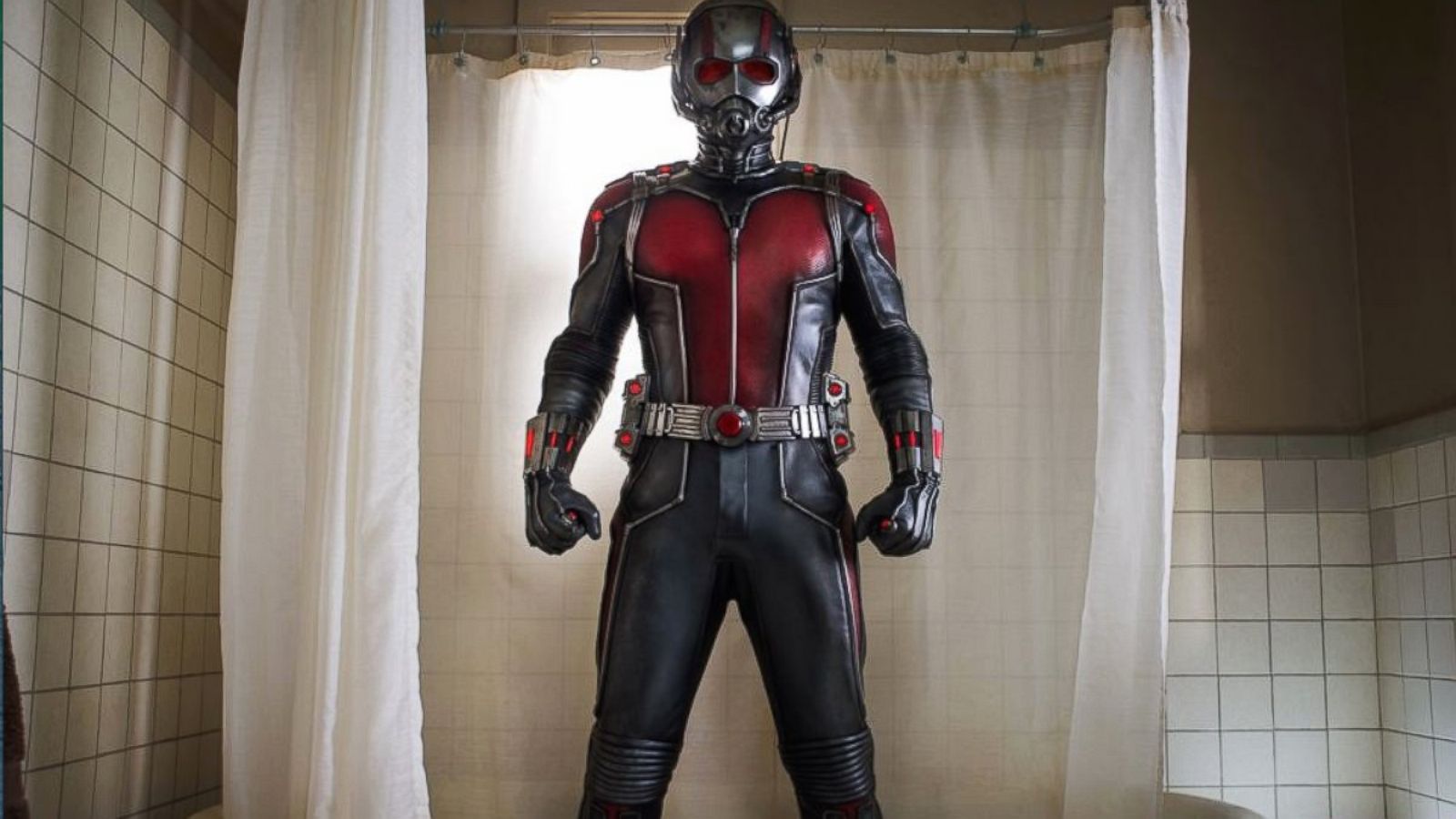 Ant-Man 3 SUIT-UP! Paul Rudd 'Scott Lang' & Evangeline Lilly 'Hope