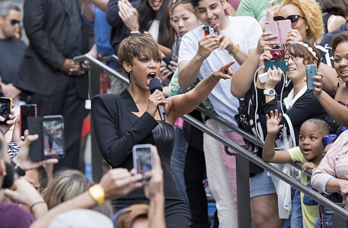 PHOTO: Tyra Banks appears on the debut episode of the 22nd cycle of "America's Next Top Model," Aug. 5, 2015. 