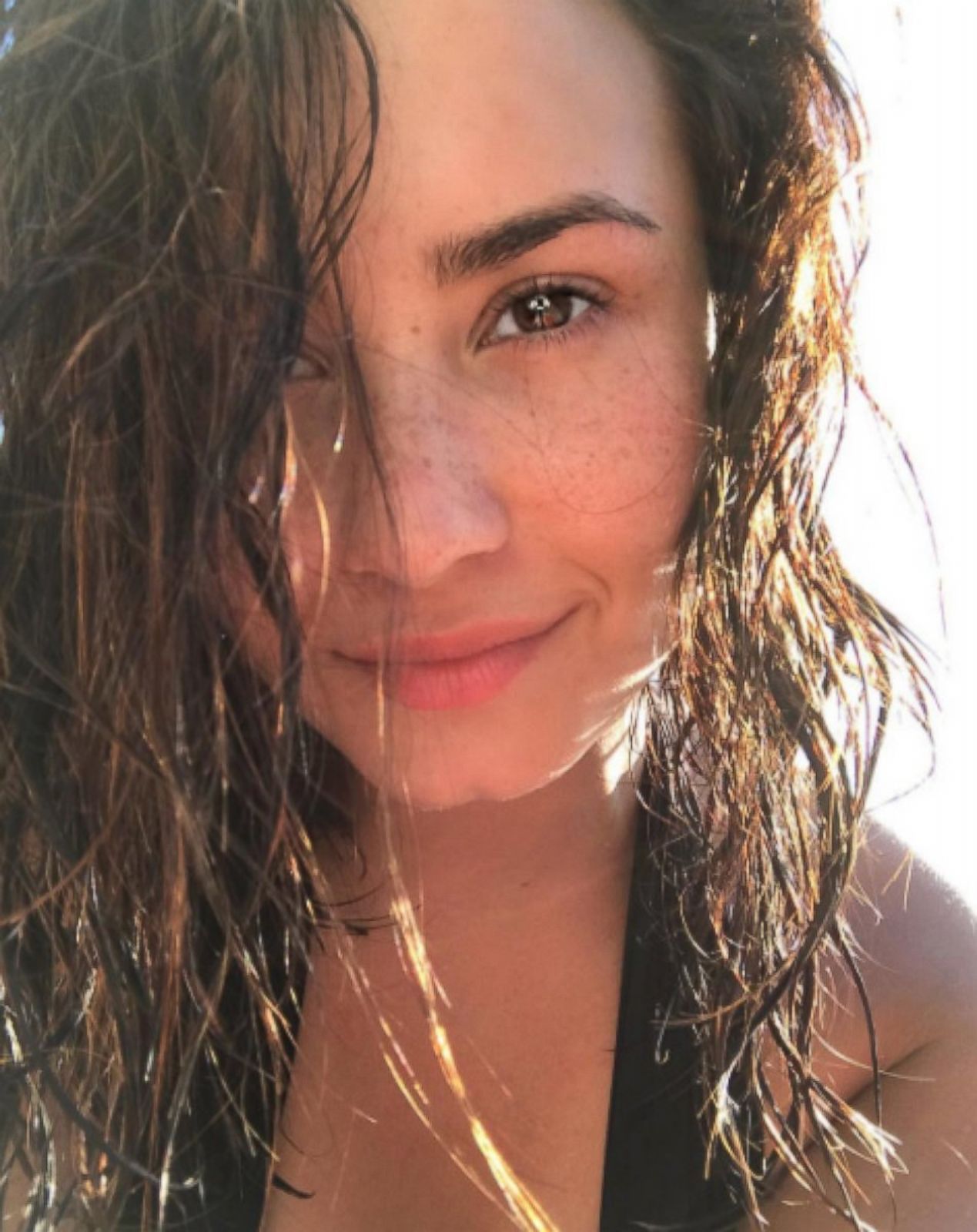 Demi Lovato Nude Porn Cartoon - Demi Lovato Shows Off Her Freckles Picture | Celebrities Without Makeup -  ABC News