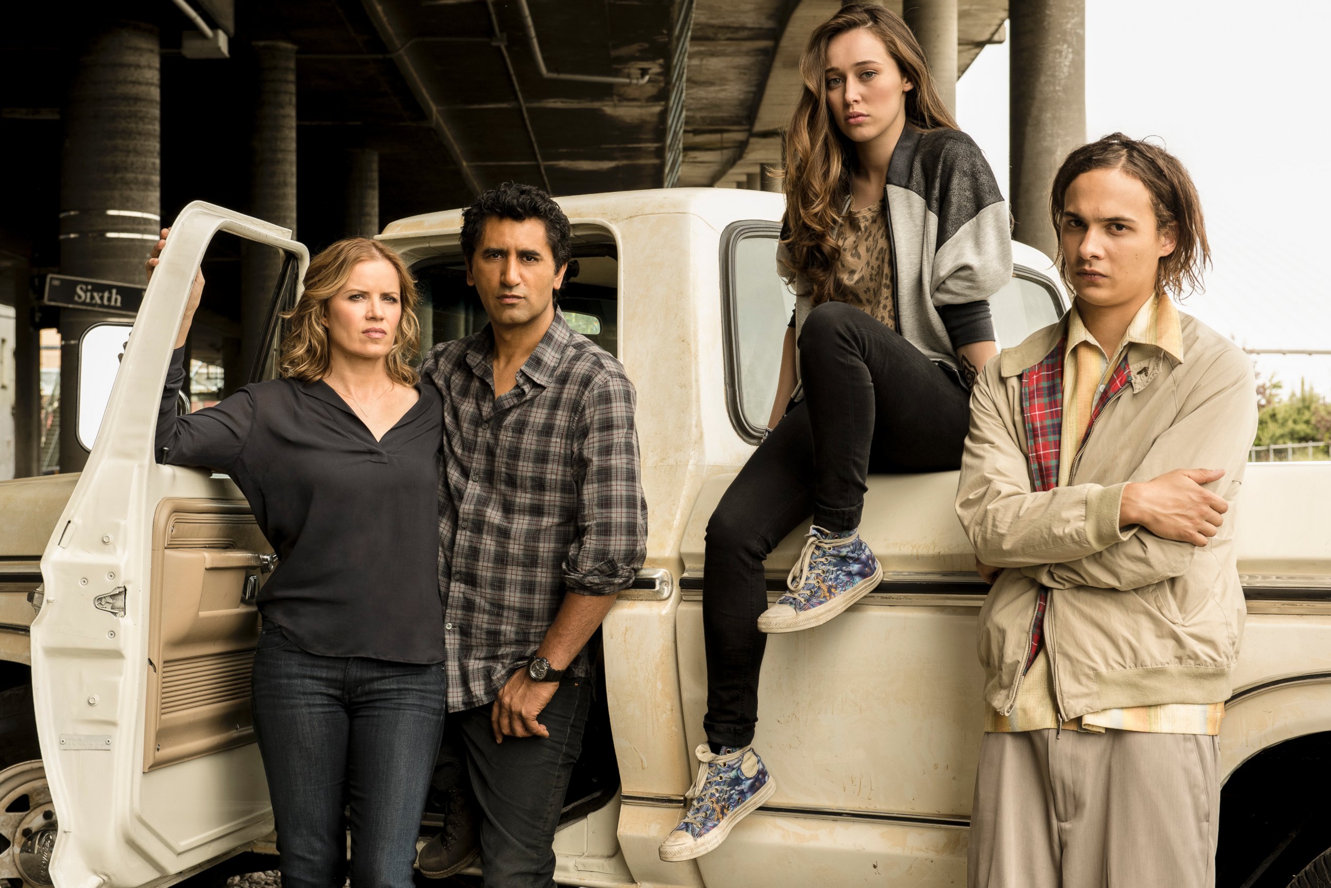 PHOTO: Kim Dickens, Cliff Curtis, Alycia Debnam Carey and Frank Dillane star in "Fear The Walking Dead."