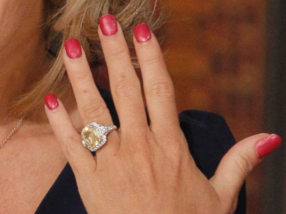 Donnie Wahlberg Helped Design Jenny Mccarthy S 10 Carat Engagement Photo Co Host Jenny Mccarthy Announced Her Engagement To Donnie Wahlberg Today April