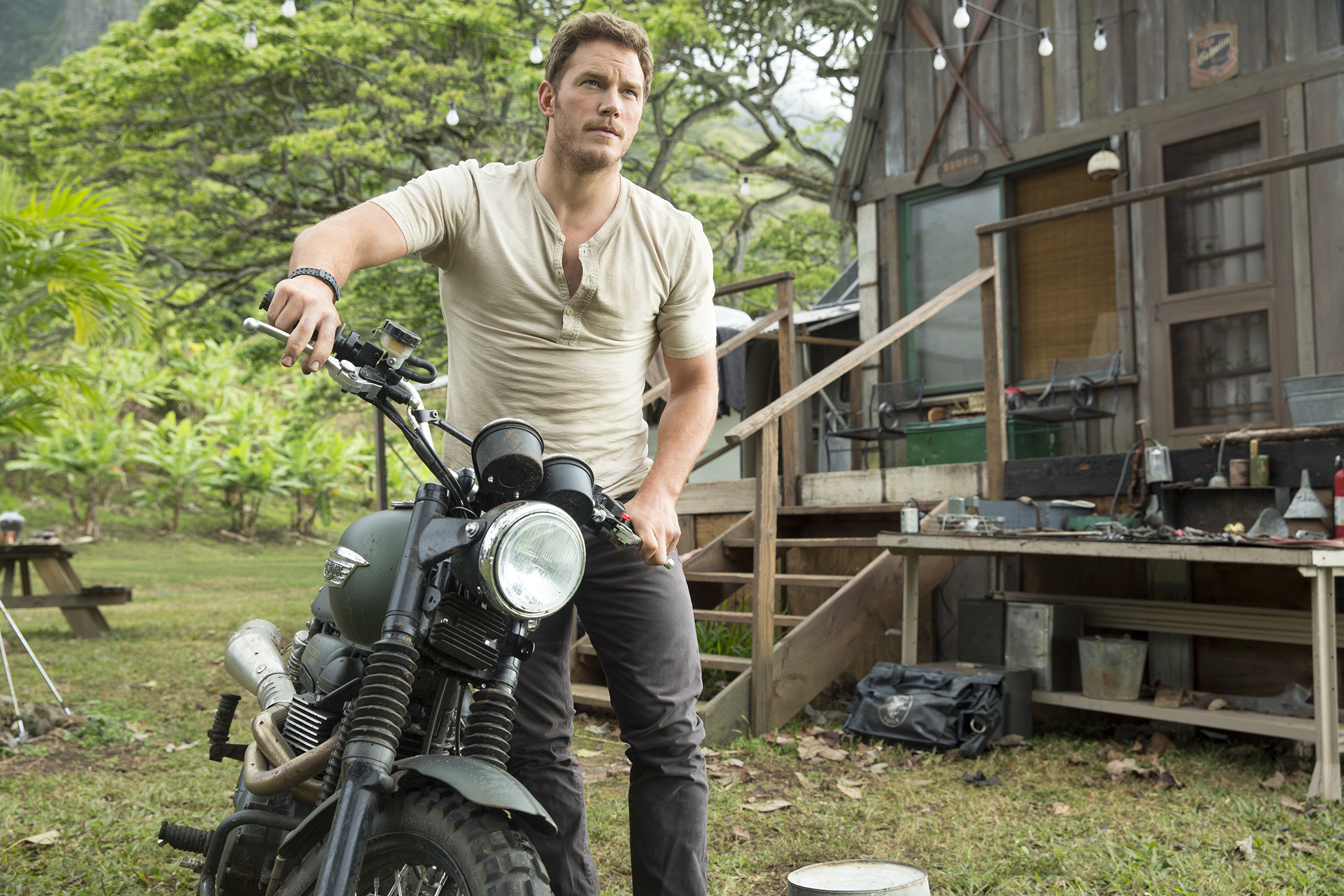 PHOTO: Chris Pratt stars in "Jurassic World."