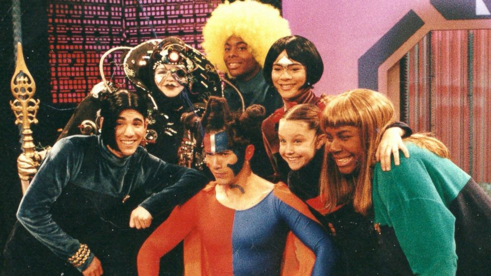 PHOTO: Kel Mitchell appears with his "All That" cast members, while in costume on set.