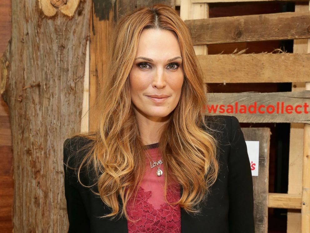 PHOTO: Actress and Fashion Icon Molly Sims adds style to Wendys new salad collection at an exclusive fashion event to celebrate their new salads and kick off online style board contests where Molly will be the judge, March 19, 2014 in New York City.