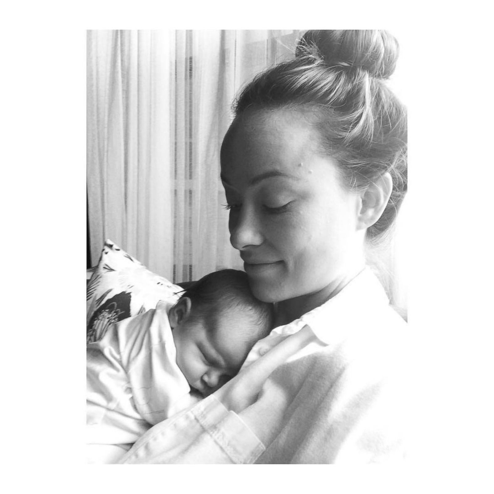 Breastfeeding instagram. Материнство звезд.