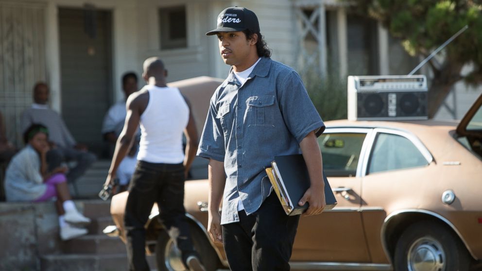 The Los Angeles Raiders cap worn by Ice Cube (O'Shea Jackson Jr.) in the  movie N.W.A.: Straight Outta Compton