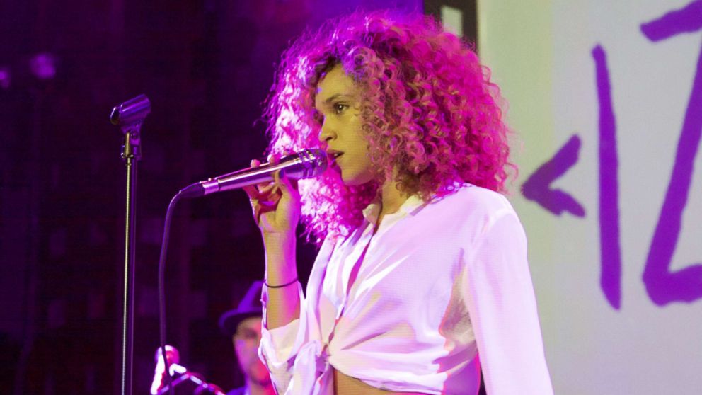 Meet up-and-coming British songstress Izzy Bizu, who's toured with ...