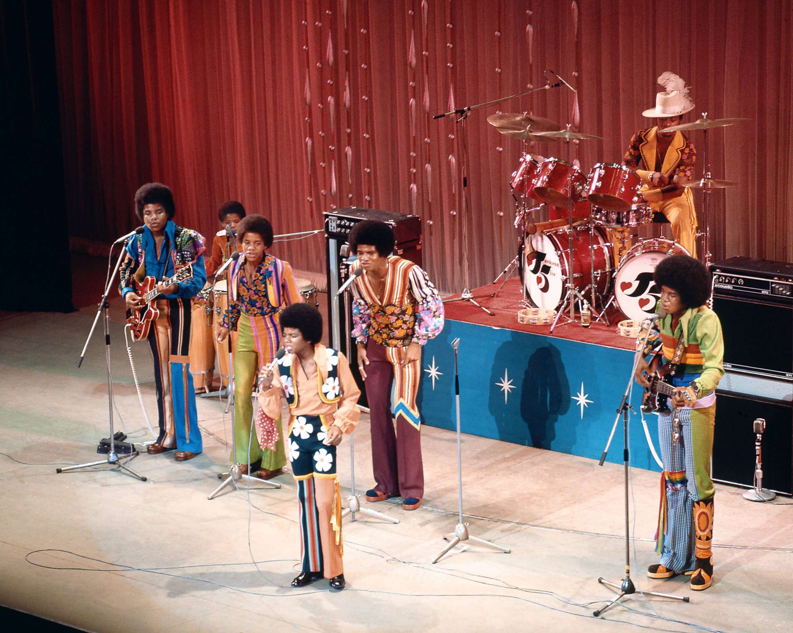 PHOTO: The Jackson 5 perform on stage at the Royal Variety Performance L-R Tito , Marlon, Michael (front) , Jackie and Jermaine Jackson, Nov. 1, 1972, in London.