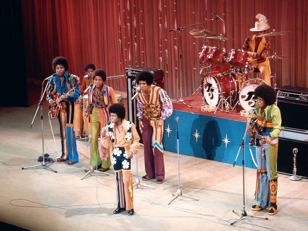 PHOTO: The Jackson 5 perform on stage at the Royal Variety Performance L-R Tito , Marlon, Michael (front) , Jackie and Jermaine Jackson, Nov. 1, 1972, in London.