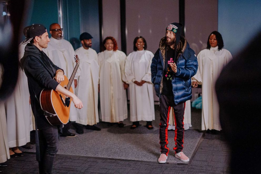 PHOTO: Jared Leto interacts with a choir on the Chicago Skydeck of the Willis Tower during the "Mars Across America" tour, April 3, 2018.