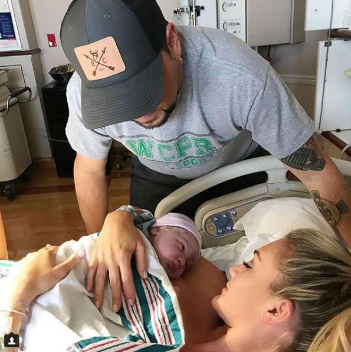 PHOTO: Jason Aldean posted this photo of his wife and newborn son to his Instagram account, Dec. 1, 2017.