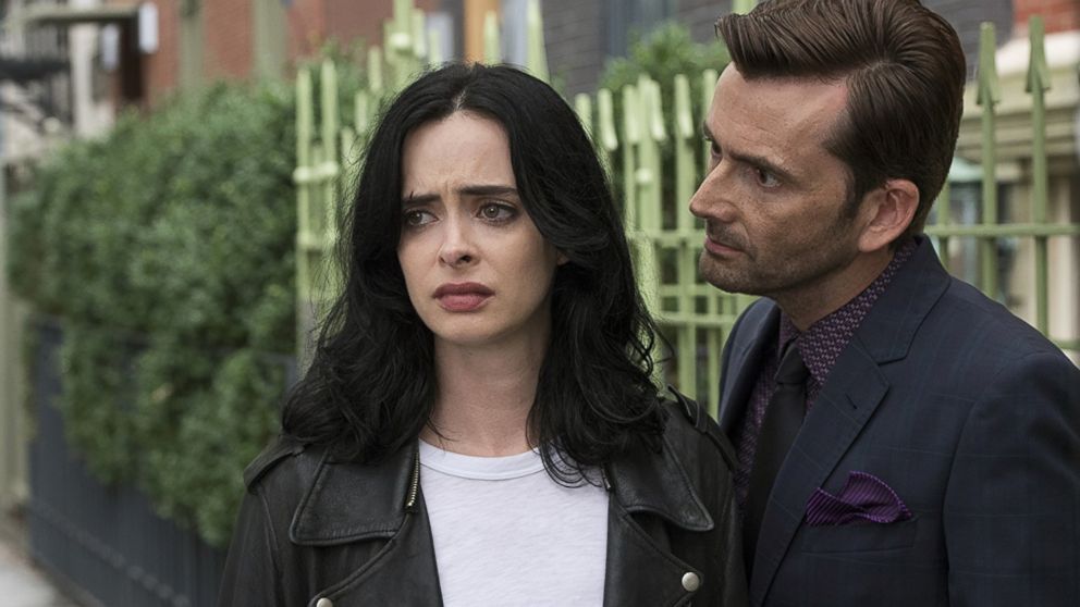 PHOTO: Krysten Ritter and David Tennant in Jessica Jones (2015).