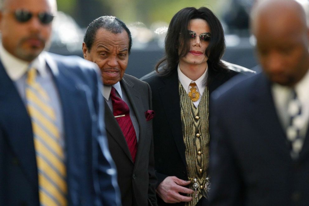 PHOTO: Joe Jackson and Michael Jackson arrive at the Santa Barbara County Courthouse, March 23, 2005, in Santa Maria, Calif.