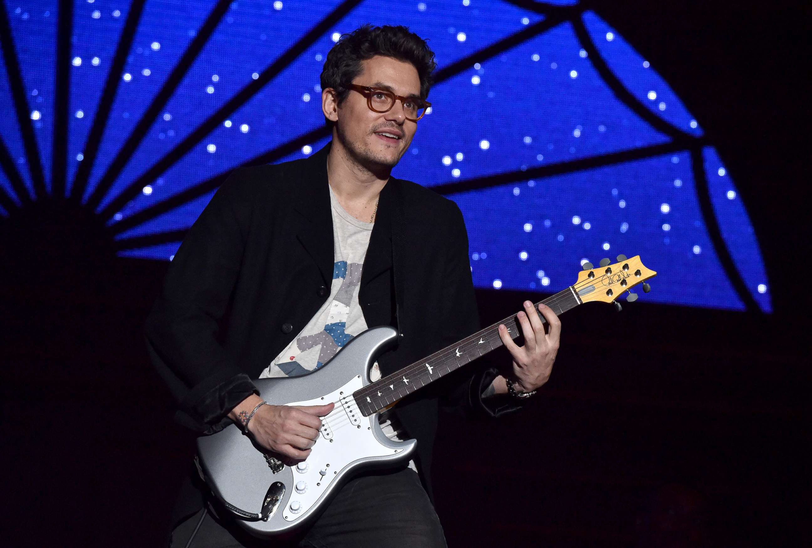 PHOTO: John Mayer performs at The Forum on Dec. 31, 2017 in Inglewood, Calif.