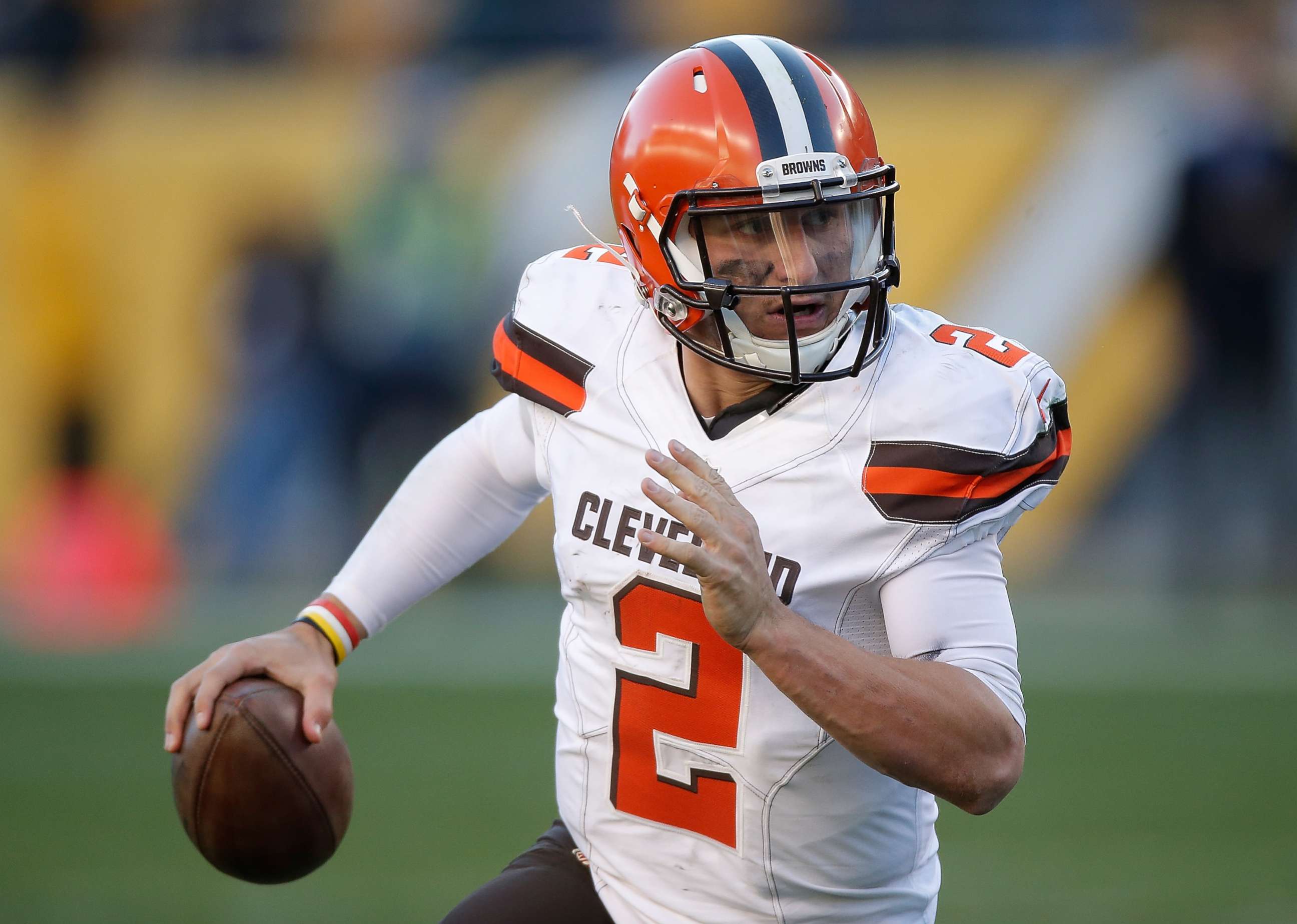 PHOTO: Johnny Manziel of the Cleveland Browns plays against the Pittsburgh Steelers at Heinz Field in this Nov. 15, 2015 file photo in Pittsburgh.
