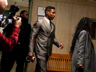 <div></noscript>Actor Jonathan Majors' trial begins on domestic violence charges</div>