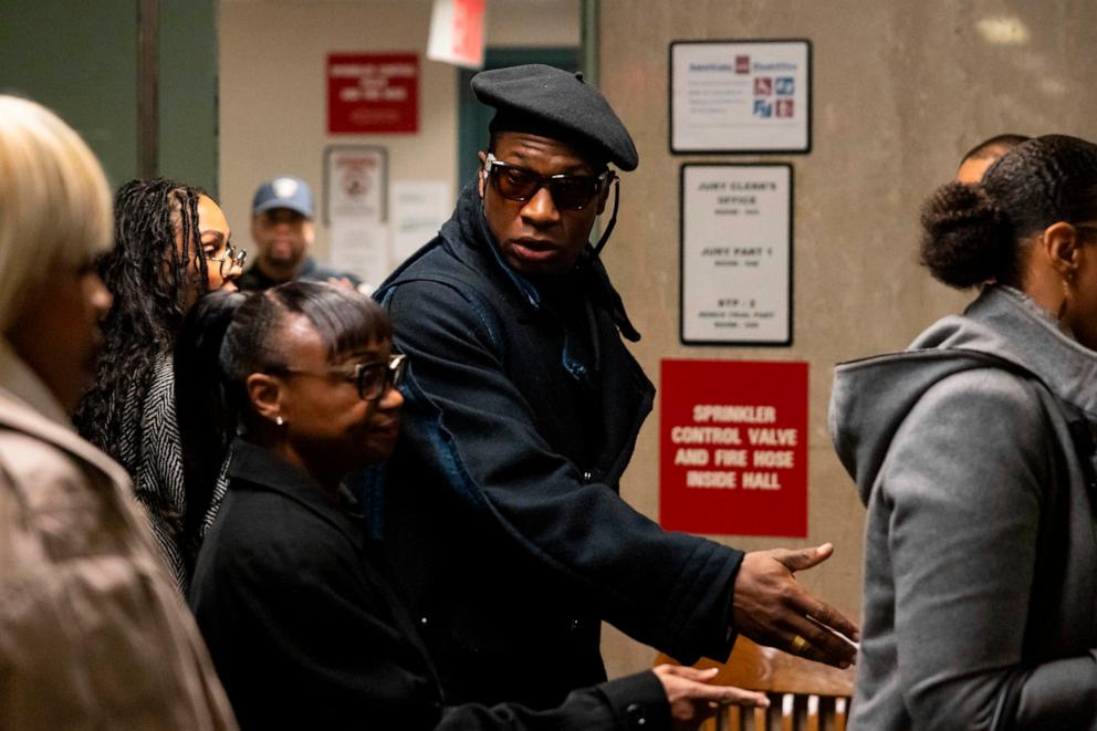 PHOTO: Actor Jonathan Majors arrives at court for a trial on his domestic violence case, Monday, Dec. 4, 2023, in New York. 
