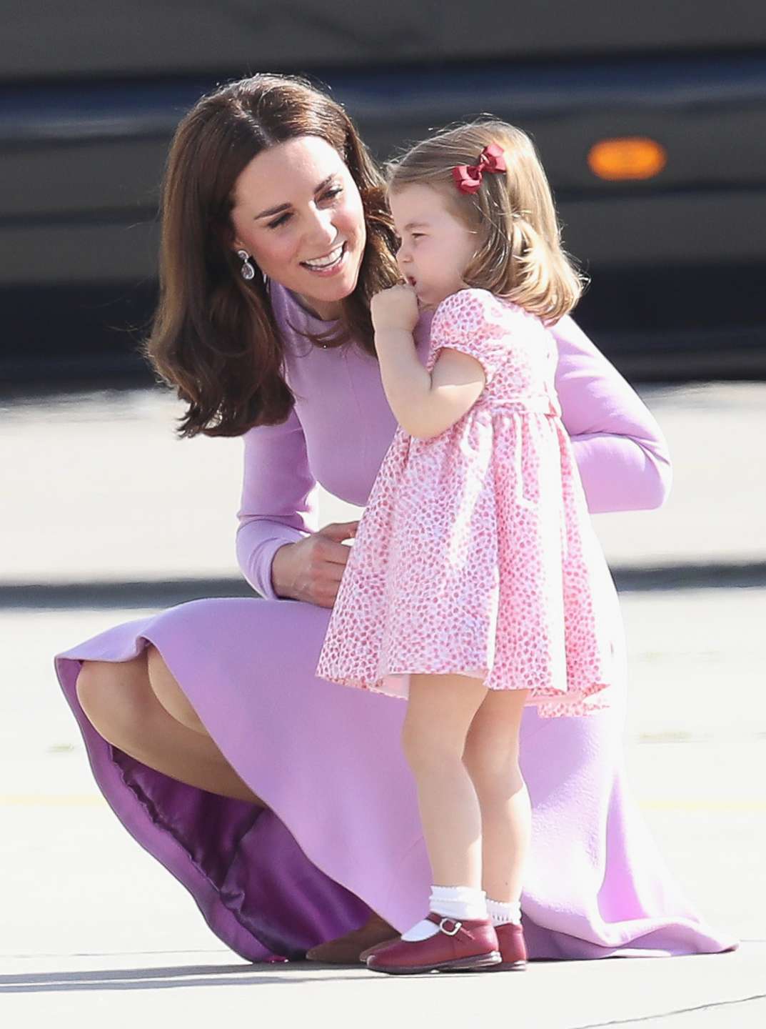 PHOTO: Catherine, Duchess of Cambridge, and Princess Charlotte of Cambridge view helicopter models H145 and H135 before departing from Hamburg airport on the last day of their official visit to Poland and Germany on July 21, 2017 in Hamburg.