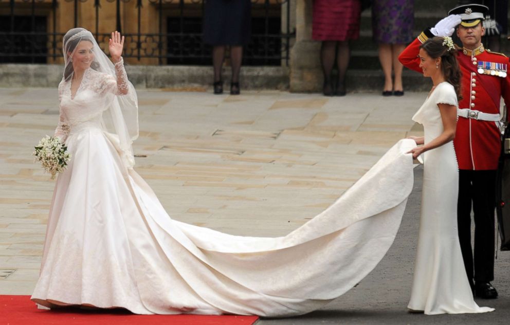 PHOTO: Kate Middleton waves as she arrives with her sister, the Maid of Honor Philippa (Pippa) Middleton at the West Door of Westminster Abbey in London for her wedding to Britain's Prince William, April 29, 2011.