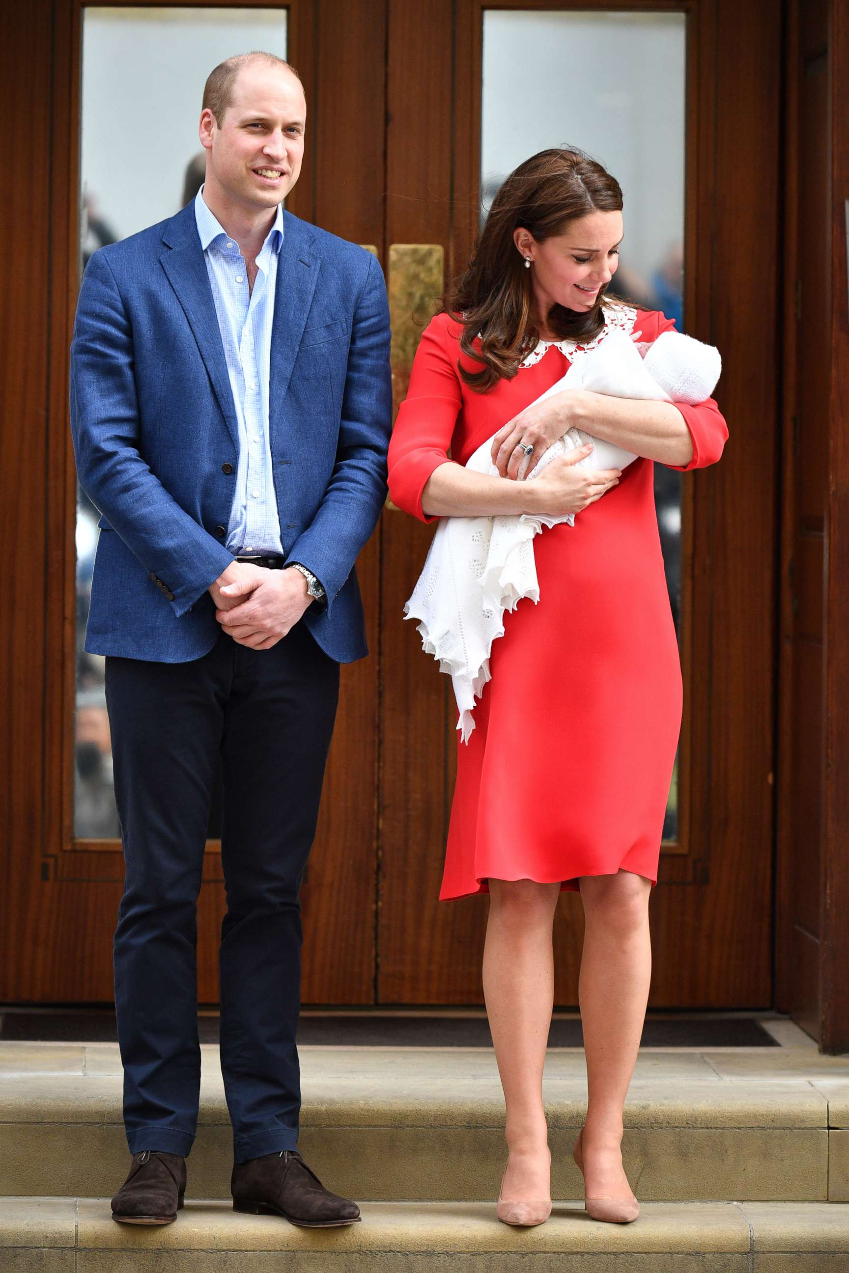 PHOTO: Prince William and Catherine Duchess of Cambridge leave the hospital with their newborn baby boy  at the Lindo Wing, St Mary's Hospital, London, April 23, 2018.