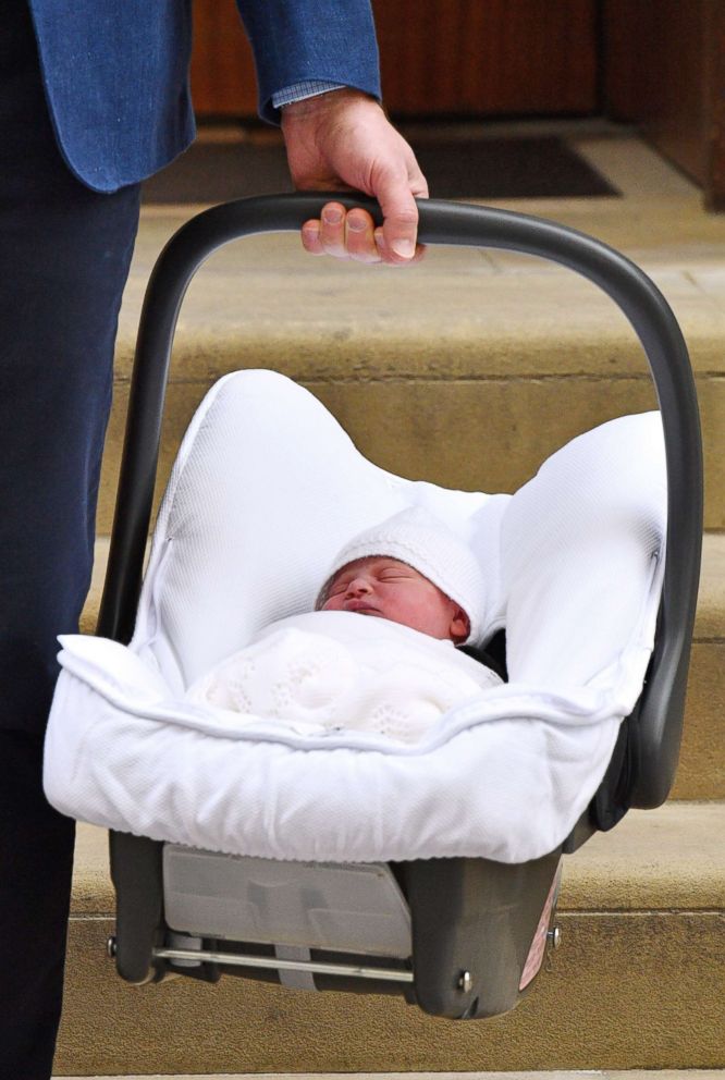 PHOTO: Prince William and Catherine Duchess of Cambridge leave the hospital with their newborn baby boy at the Lindo Wing, St Mary's Hospital, London, April 23, 2018.