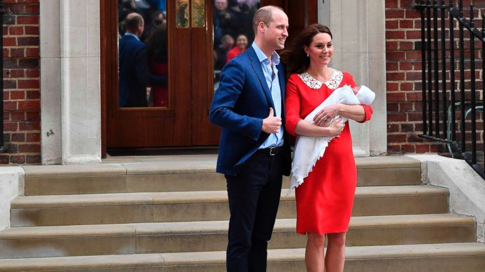 PHOTO: Prince William and Catherine Duchess of Cambridge leave the hospital with their newborn baby boy at the Lindo Wing, St Mary's Hospital, London, April 23, 2018.