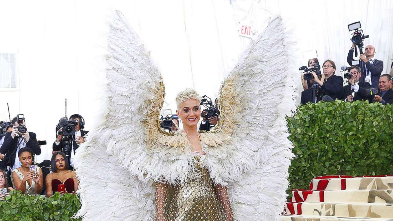 PHOTO: Katy Perry arrives on the red carpet for the Metropolitan Museum of Art Costume Institute's benefit celebrating the opening of the exhibit "Heavenly Bodies: Fashion and the Catholic Imagination" in New York, New York, May 7, 2018.