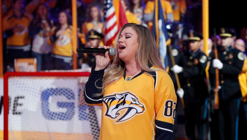 PHOTO: Kelly Clarkson sings the National Anthem prior to Game Four of the Western Conference Final between the Nashville Predators and Anaheim Ducks during the 2017 NHL Stanley Cup Playoffs, May 18, 2017 in Nashville, Tenn.