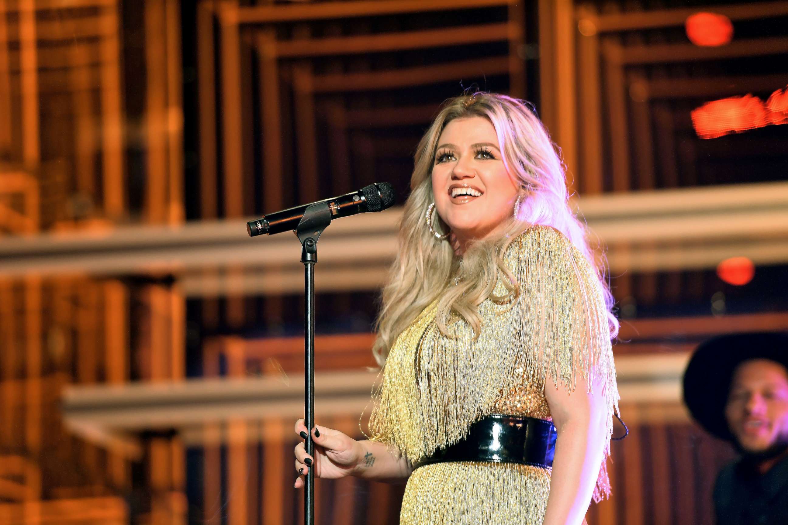 PHOTO: Host Kelly Clarkson performs onstage at the 2018 Billboard Music Awards, May 20, 2018, in Las Vegas.
