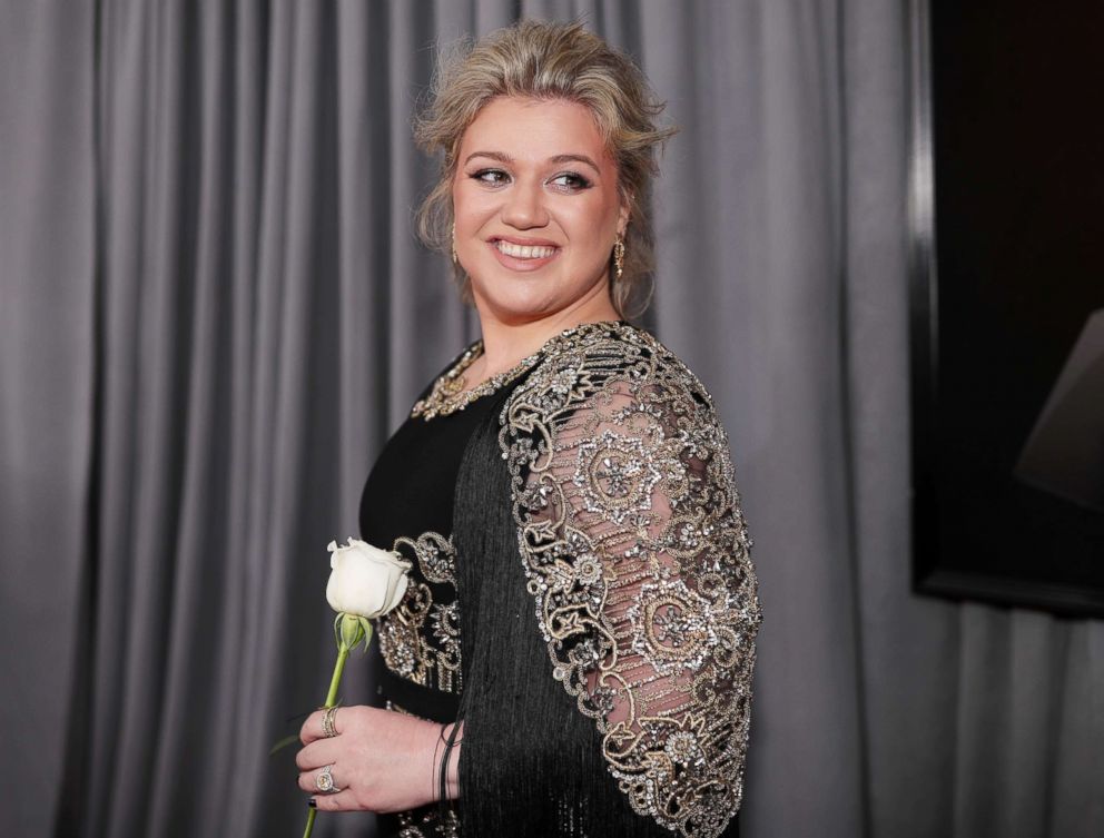 PHOTO: Kelly Clarkson arrives for the 60th Grammy Awards, Jan. 28, 2018, in New York.