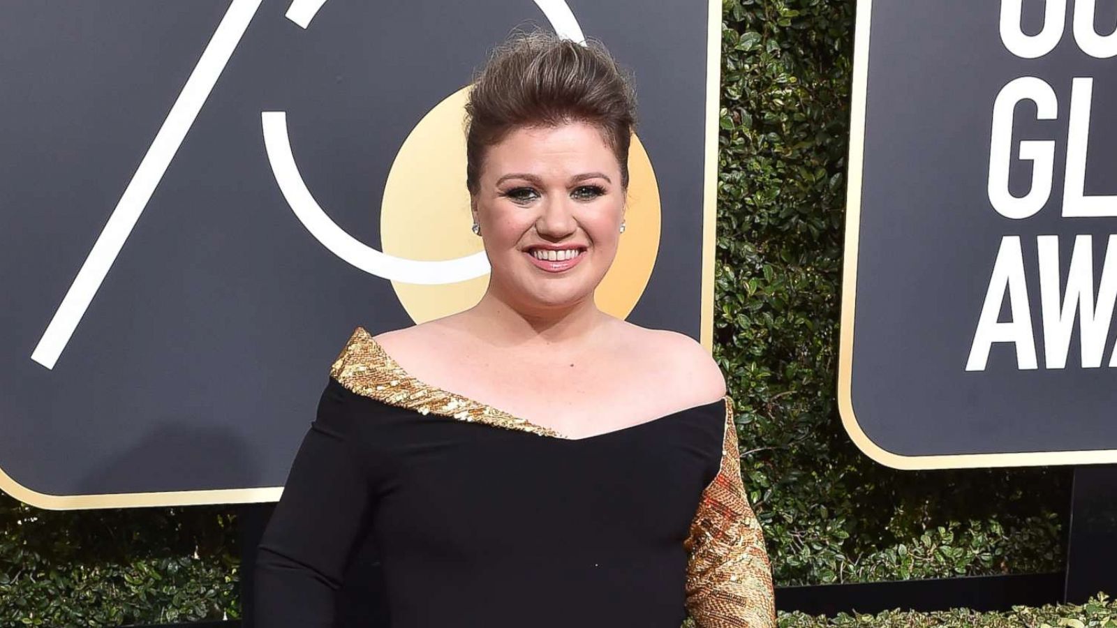 PHOTO: Kelly Clarkson attends the 75th Annual Golden Globe Awards at The Beverly Hilton Hotel on Jan. 7, 2018 in Beverly Hills, Calif.