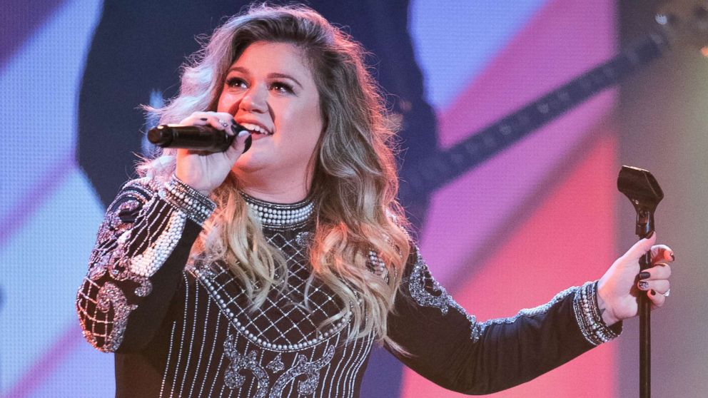 Kelly Clarkson performs at the Closing Ceremony of the Invictus Games Toronto 2017, Sept. 30, 2017, in Toronto, Canada.