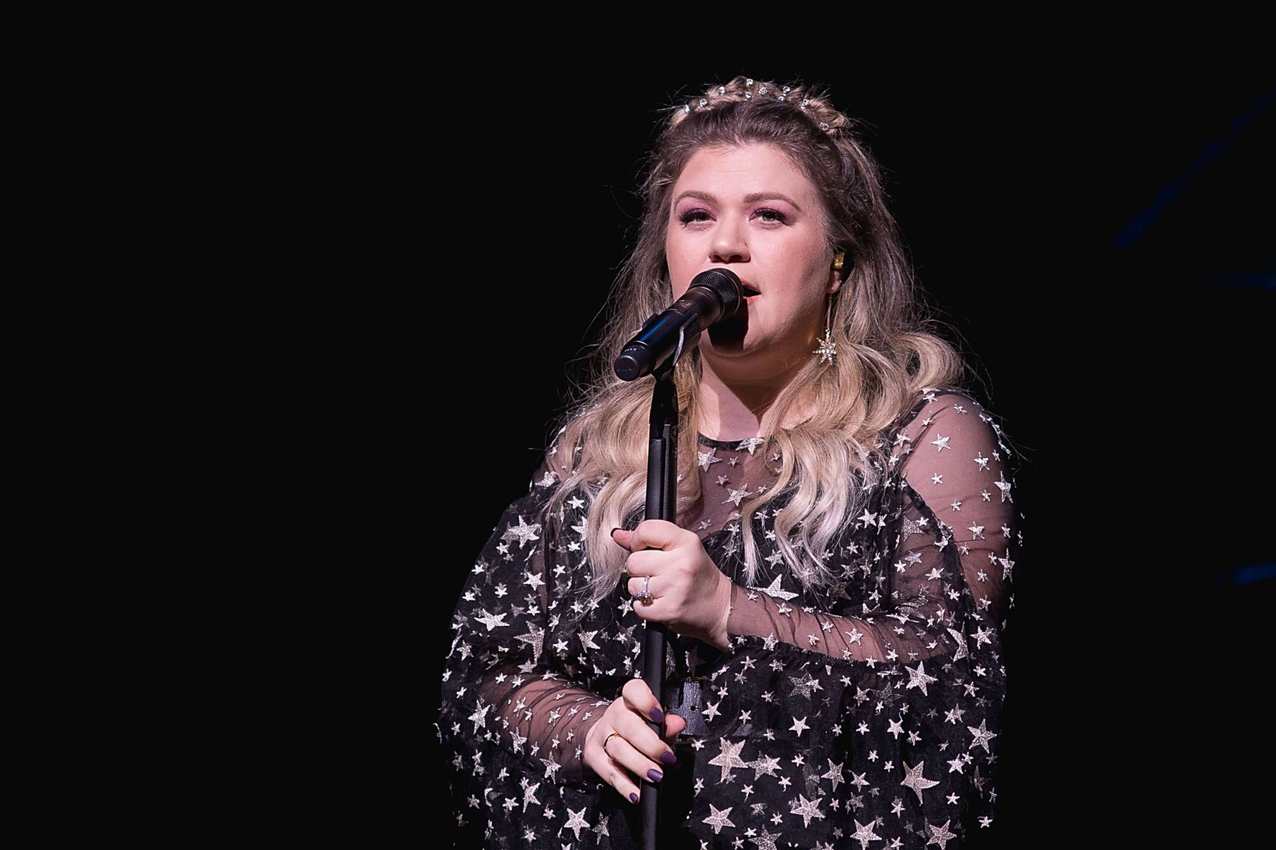 PHOTO: Singer-songwriter Kelly Clarkson performs onstage during the Merry Mix Show 2017 at ACL Live on Dec. 13, 2017 in Austin, Texas.