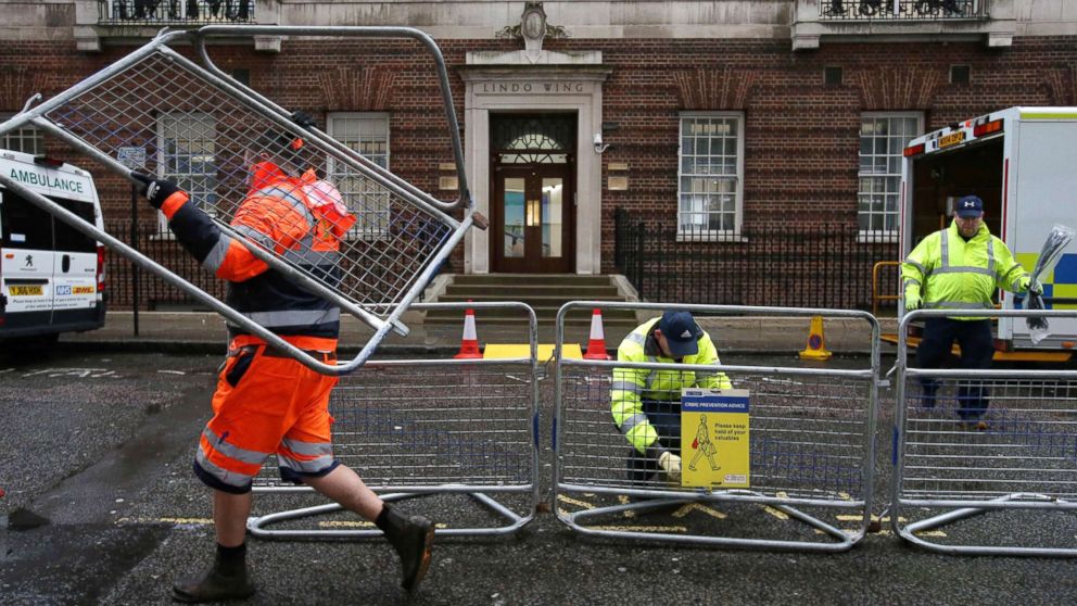 PHOTO: Crowd barriers are opposite the private Lindo Wing of St Mary's Hospital, in London, 9 april 2018.