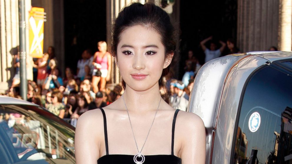 Yifei Liu arrives at the "Hancock" premiere in Los Angeles, June 30, 2008.