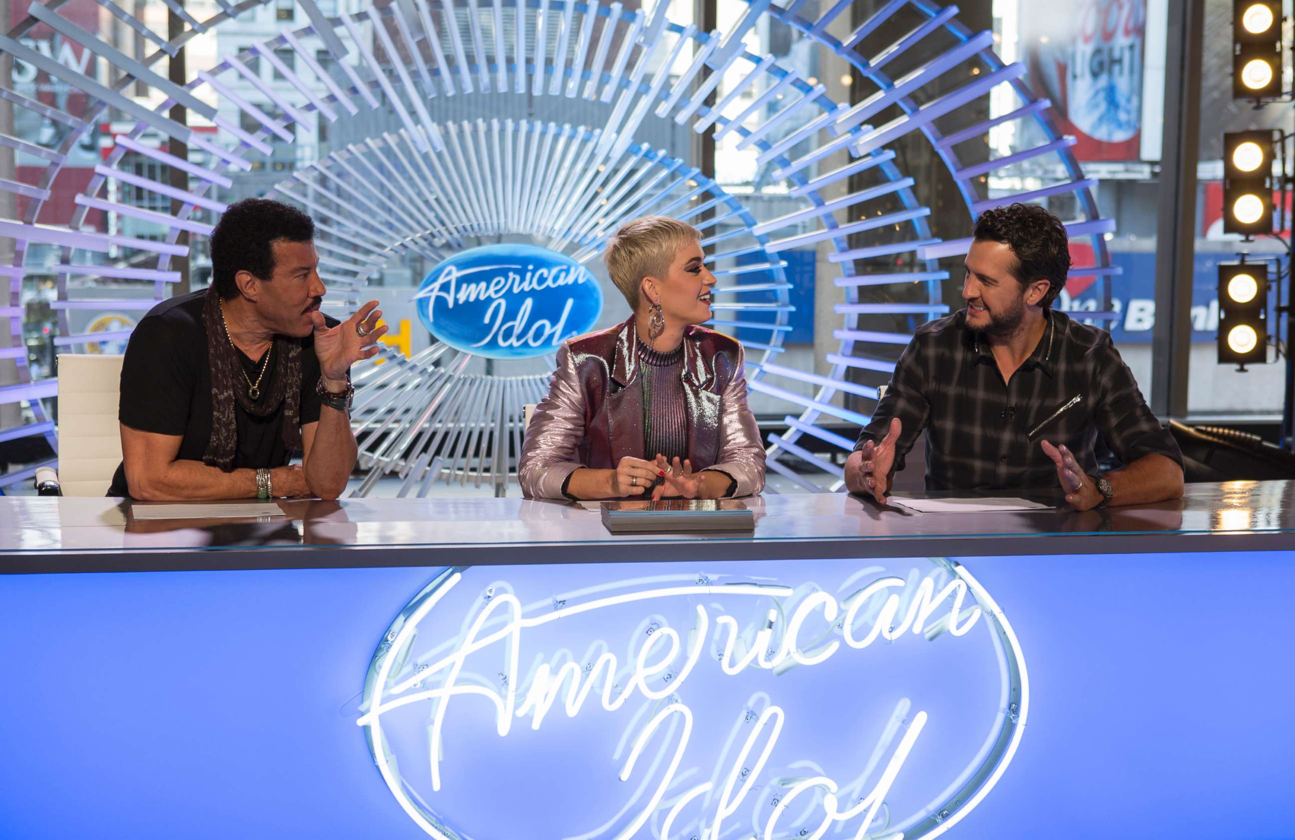 PHOTO: Katy Perry and Luke Bryan on the set of American Idol, March 6, 2018. 