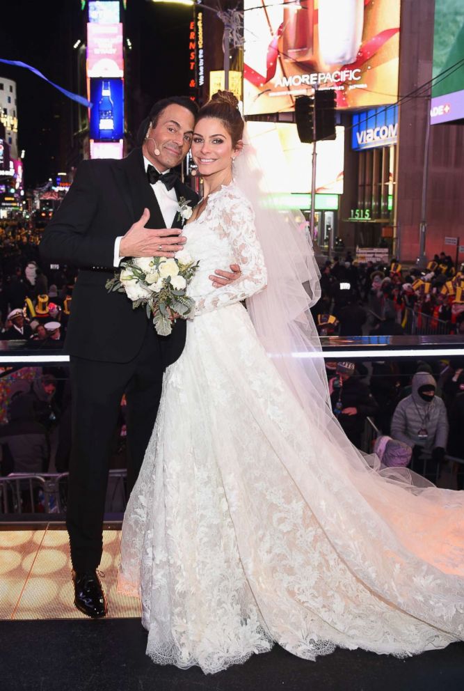 PHOTO: Keven Undergaro and Maria Menounos hold their wedding ceremony during Maria Menounos and Steve Harvey Live from Times Square at Marriott Marquis Times Square on December 31, 2017 in New York City. 