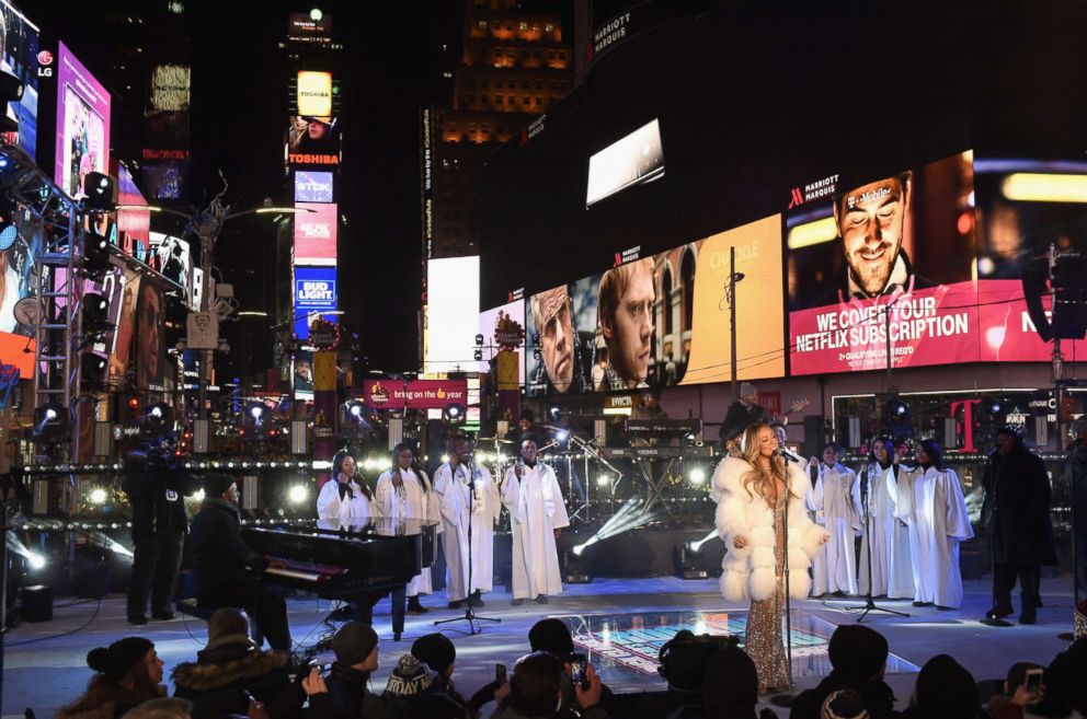 PHOTO: Mariah Carey performs at the Dick Clark's New Year's Rockin' Eve  2018 with Ryan Seacrest on Dec. 31, 2017 in New York City. 